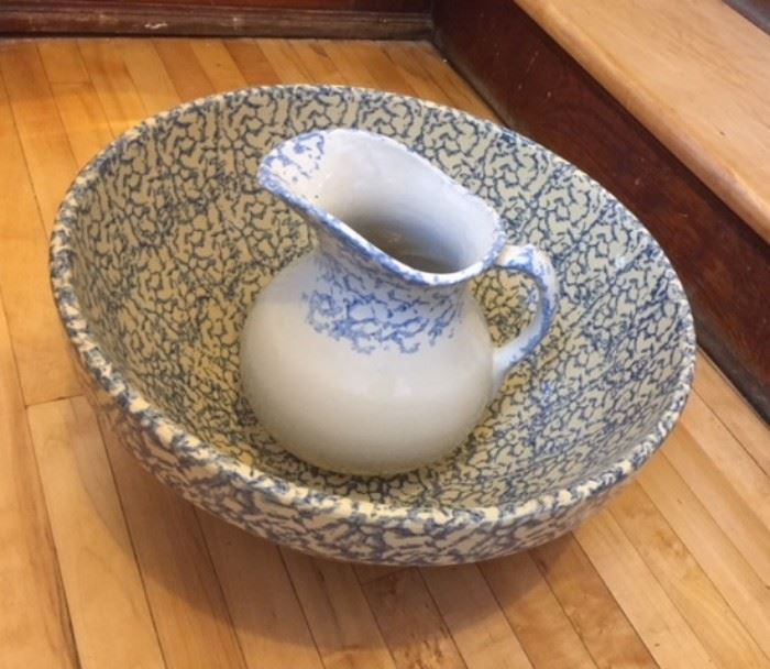 Large Roseville bowl and matching pitcher. 
