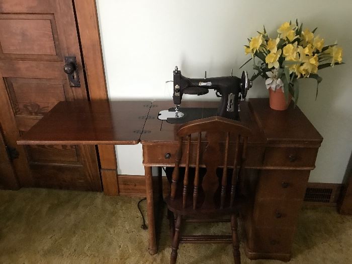 Antique Domestic Rotary Sewing Machine w/ Table