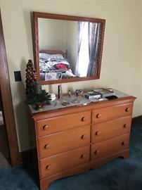 Vintage (6) Drawer Dresser w/ Matching Mirror