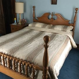 Beautiful Solid Oak Bed w/ Mattress Set