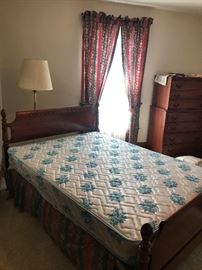 Full Size Solid Wood Bed (w/matching night stand & (2) Dressers)