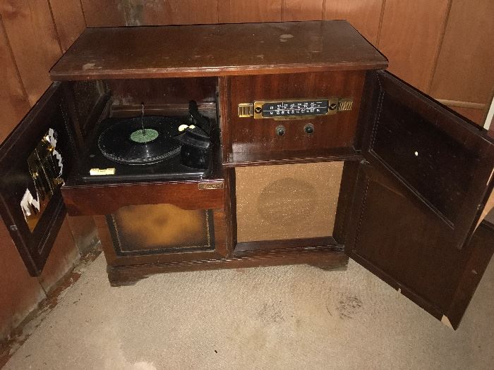 Antique Majestic Stereo