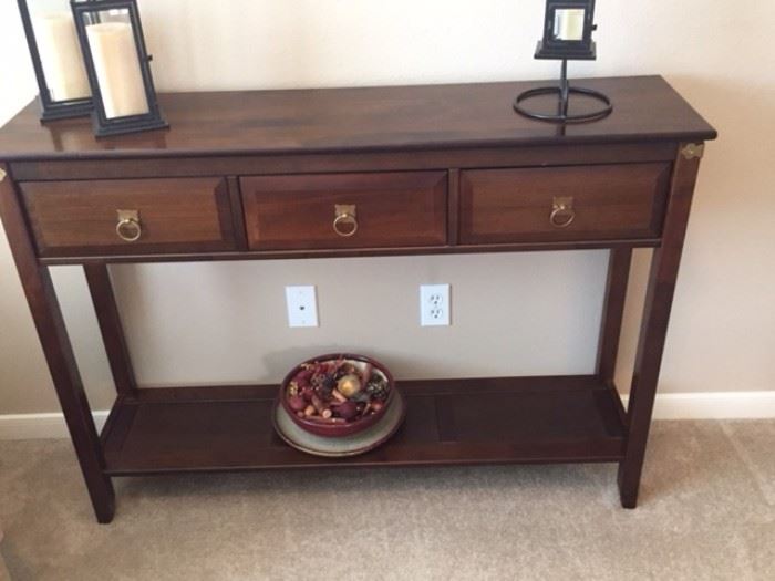 Side board with 3 drawers