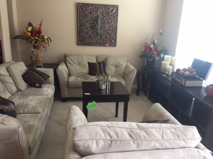 3 piece livingroom set  and matching home decor