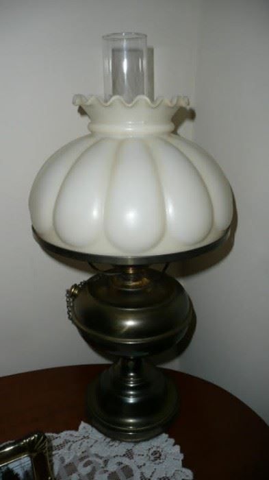 Milkglass shade lamp