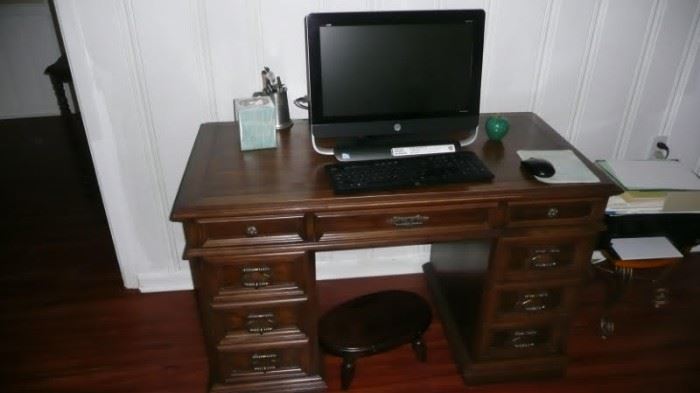 Immaculate Solid Desk 