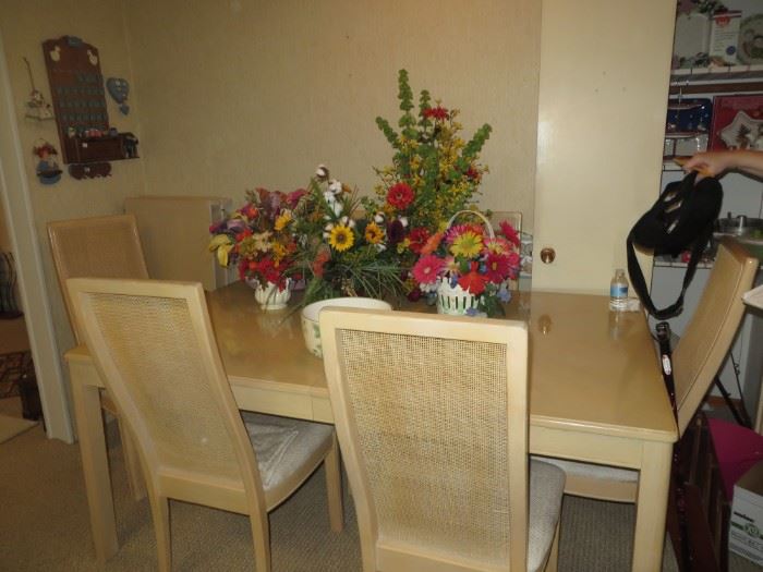 Dining Table 68x44, 2-20" leaves and 6 Chairs, Flower Arrangements
