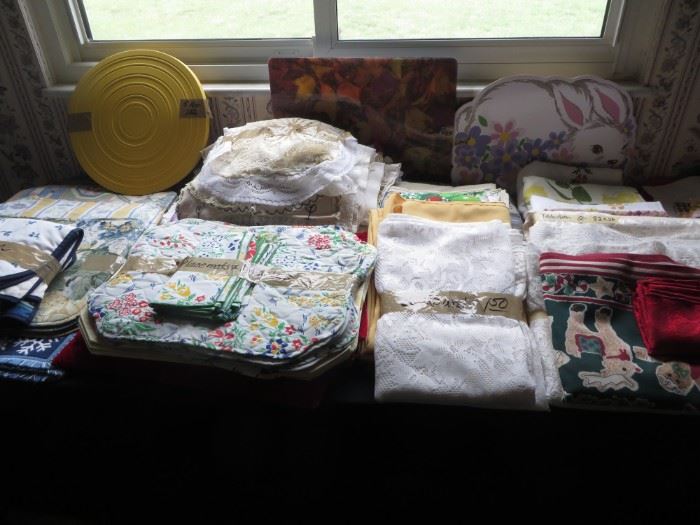 Placemats, Tablecloths, & Pillows