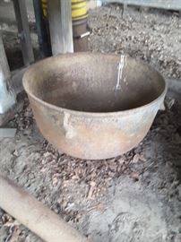 Antique cast iron kettle in excellent condition