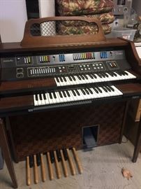 Baldwin Overture MCO Series electric organ