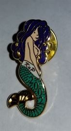 Krewe of Proteus, 2002, New Orleans Mardi Gras Krewe Favor Dinner Pin WN0808. https://www.ebay.com/itm/123414106152