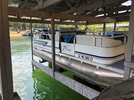 PONTOON BOAT