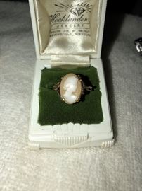 GOLD CAMEO RING