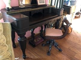 ANTIQUE DESK