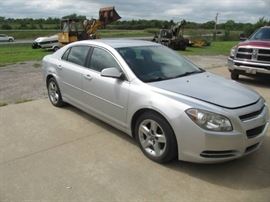 1 2009 Chevrolet Malibu 4 DR