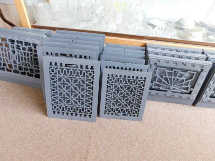 Cast metal floor / wall grates