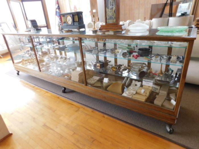 Clawed foot display case