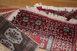 Handmade Rugs and Machine-made Rugs