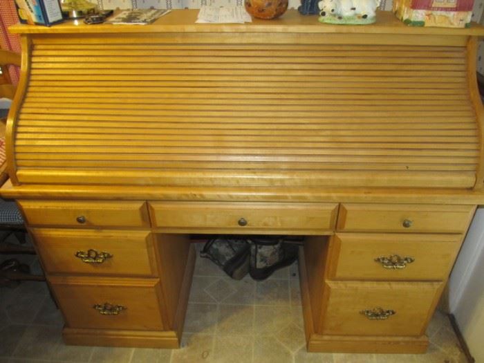 Roll top desk