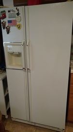 Side by side refrigerator