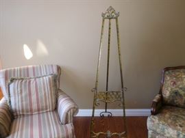 easel   to  hold    picture