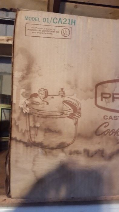 CAST ALUMINUM COOKER IN ORIGINAL BOX