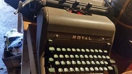 VINTAGE TYPEWRITER