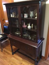 Lovely smaller 1920-30's china cabinet