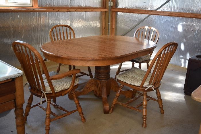 dinning room table & chairs