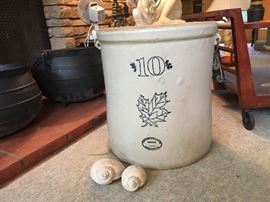 Maple leaf crock 