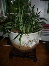 Reese pottery planter