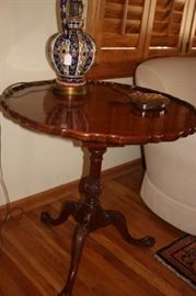 Vintage Baker pedestal table