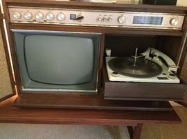 Full view of GE with opened doors