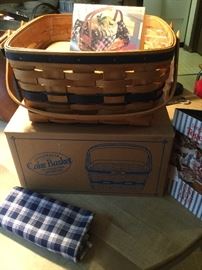 Longaberger Cake Basket w/ inside removable wood shelf and original box