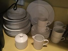 Oneida white dinnerware