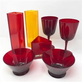 Paint it Red Glassware, Vases and Bowls https://ctbids.com/#!/description/share/45971