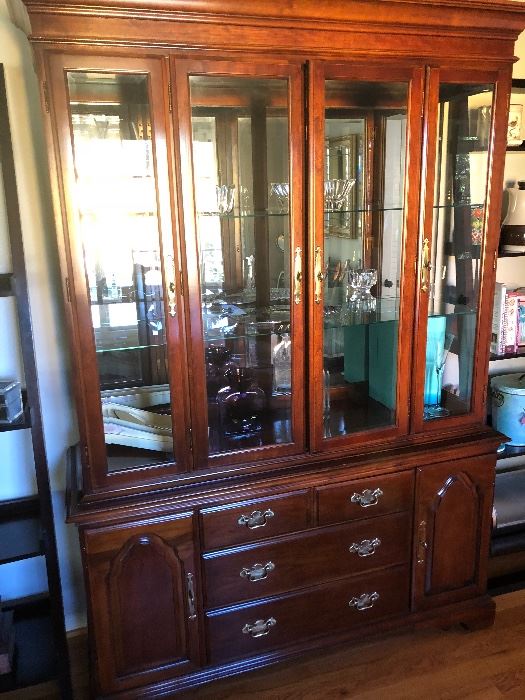 Beautiful matching Bernhardt china cabinet - with lights and mirrors