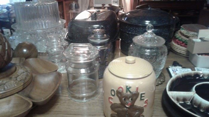 Cookie jars and more pod ware