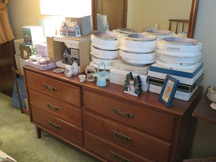 Mid century modern dresser and mirror by Heywood Wakefield, additional pieces include highboy dresser and bedframe