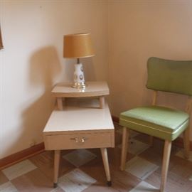 Blonde Mid Century Modern Chair, endtable and lamp http://www.ctonlineauctions.com/detail.asp?id=757229