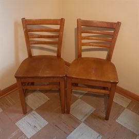 2 Wooden Chairs (matches lots http://www.ctonlineauctions.com/detail.asp?id=758229