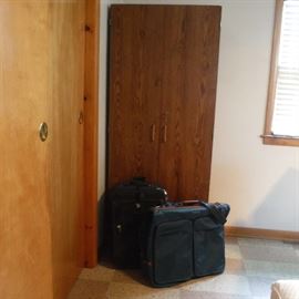 Wardrobe & Luggage http://www.ctonlineauctions.com/detail.asp?id=758233