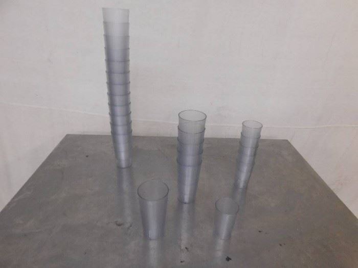 24 Plastic Cups