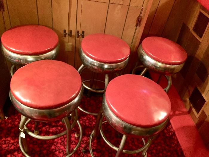 5 matching bar stools