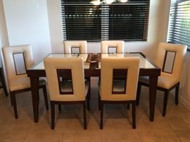Enzo Dining Room Table and chairs, like new.....