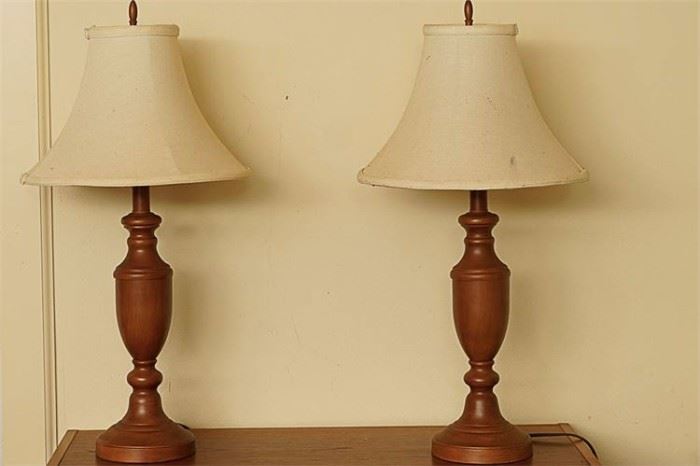 1MZ Pair of Wooden Urn Lamps