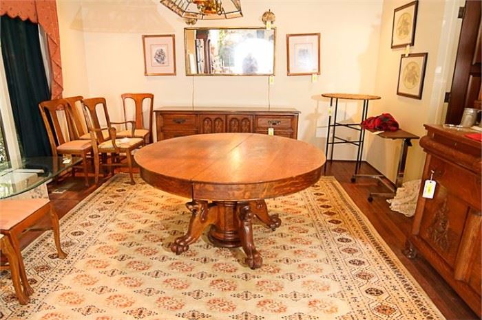 11MZ Victorian Dining Table in Tiger Oak