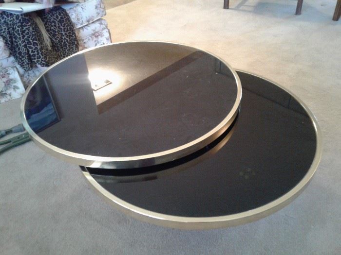  Round mid-century coffee table very unusual movable it closes to being one table