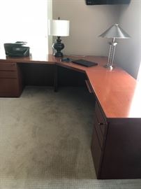 Knoll curved/corner desk - excellent condition with matching credenza