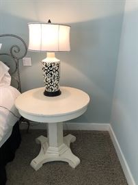 side pedestal table with lamp 
